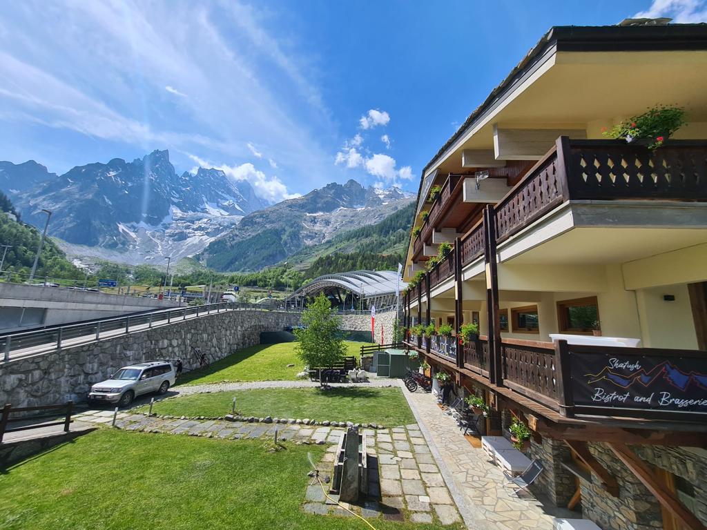 Shatush Hotel